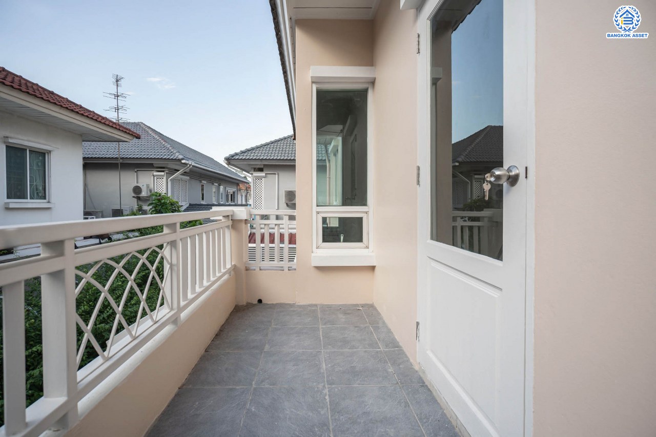 บ้านมือสองตกแต่งใหม่ โครงการ มณีรินทร์พาร์ค รัตนาธิเบศร์-ท่าอิฐ แบรนด์ Property Perfect เนื้อที่ 59.4 ตร.ว. ฟังก์ชัน 3 ห้องนอน 3 ห้องน้ำ จอดรถได้ 2 คัน บนทำเลศักยภาพ เชื่อมต่อทั้ง ถนนรัตนาธิเบศร์ และถนนราชพฤกษ์ ใจกลาง 2 เซ็นทรัลฯ ใกล้ทางด่วน "งามวงศ์วาน" และรถไฟฟ้า "สถานีบางรักน้อยท่าอิฐ"...